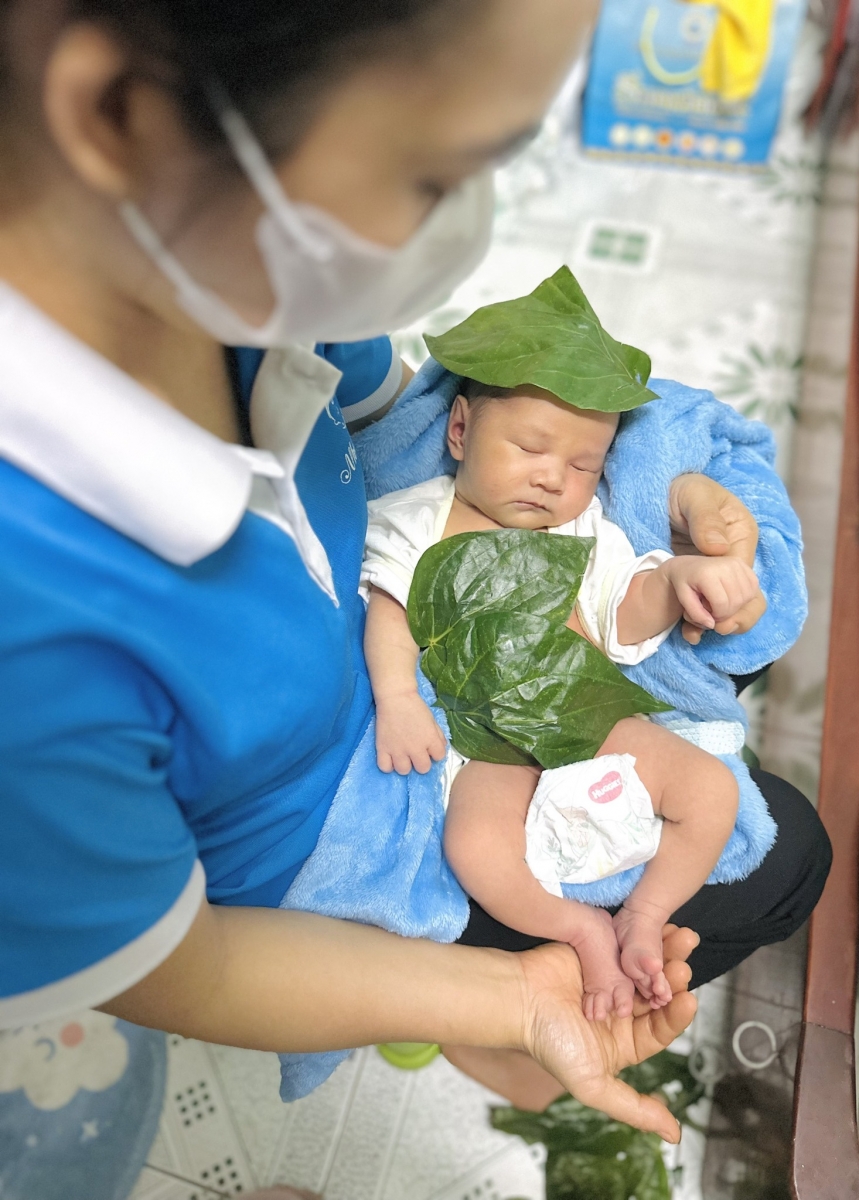 Chăm sóc mẹ và bé sau sinh
